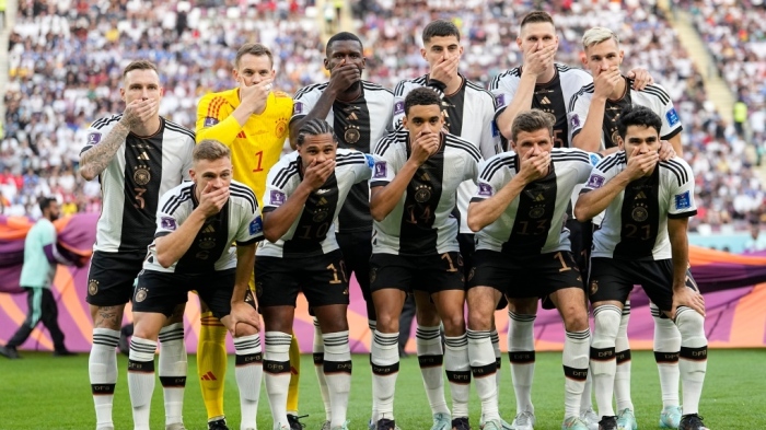 Германците протестираха срещу цензурата на ФИФА като покриха устите си